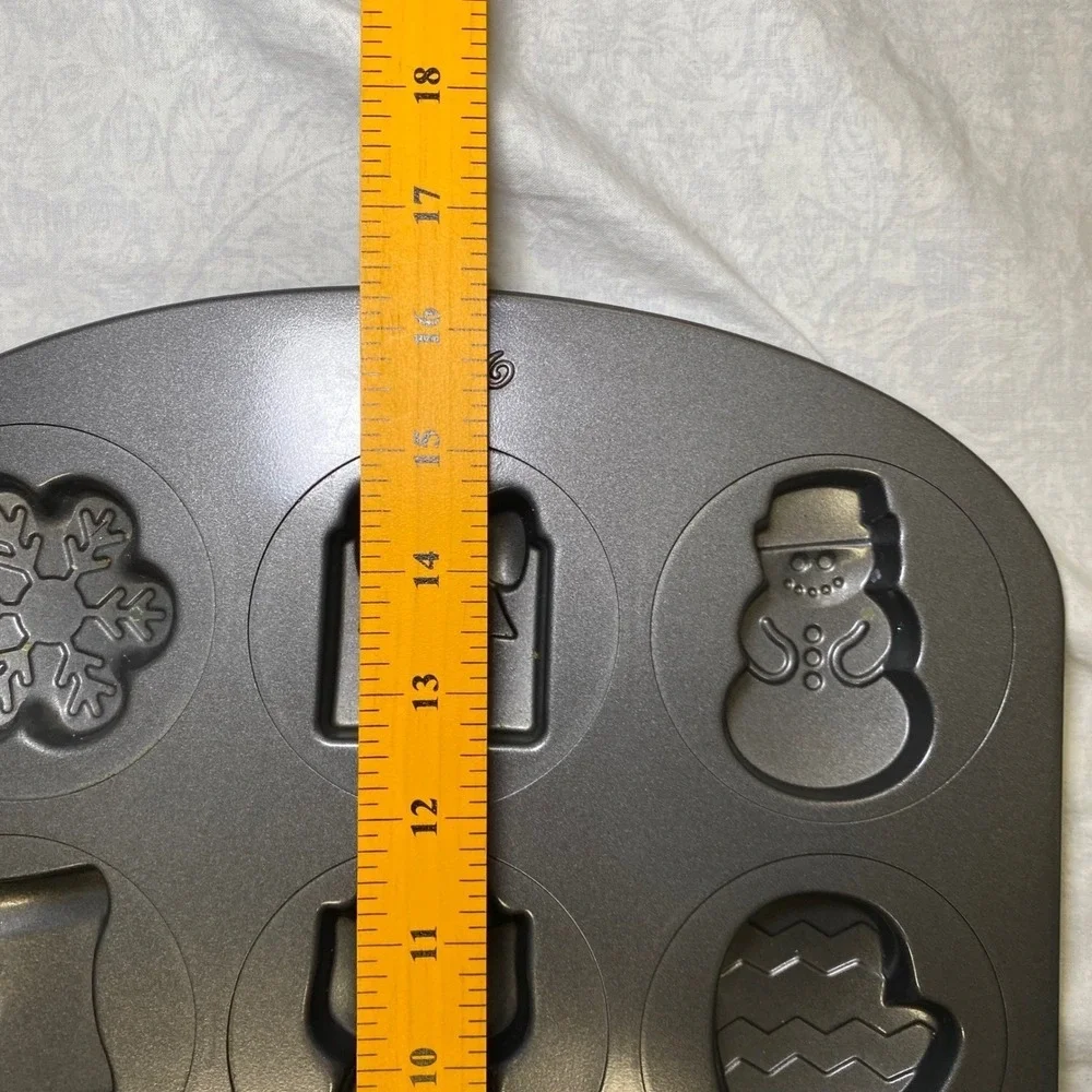 Wilton Holiday Baking Pan Lot 3 Christmas Halloween Valentine Nonstick Cake Pans